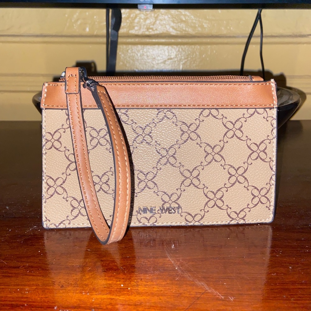 NWOT Nine West brown print wallet